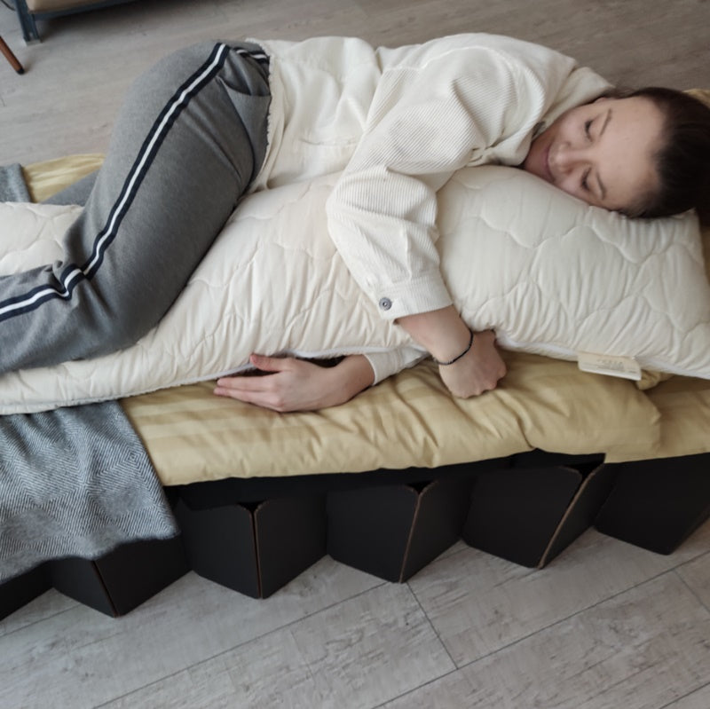 KOMA Schlafgut Kapok Bio Seitenschläfer/Stillkissen (separater Innenbeutel) - schlafraum.shop