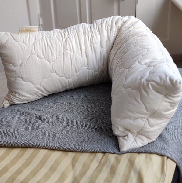 KOMA Schlafgut Kapok Bio Seitenschläfer/Stillkissen (separater Innenbeutel) - schlafraum.shop